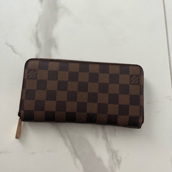 Louis Vuitton Zippy Wallet - Picture 3 of 4